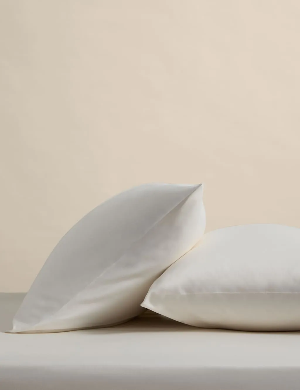 M&S 2 Pack Egyptian Cotton 400 Thread Count Silky Pillowcases Cream