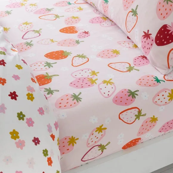 Pack of 2 Strawberries Fitted Sheets 2