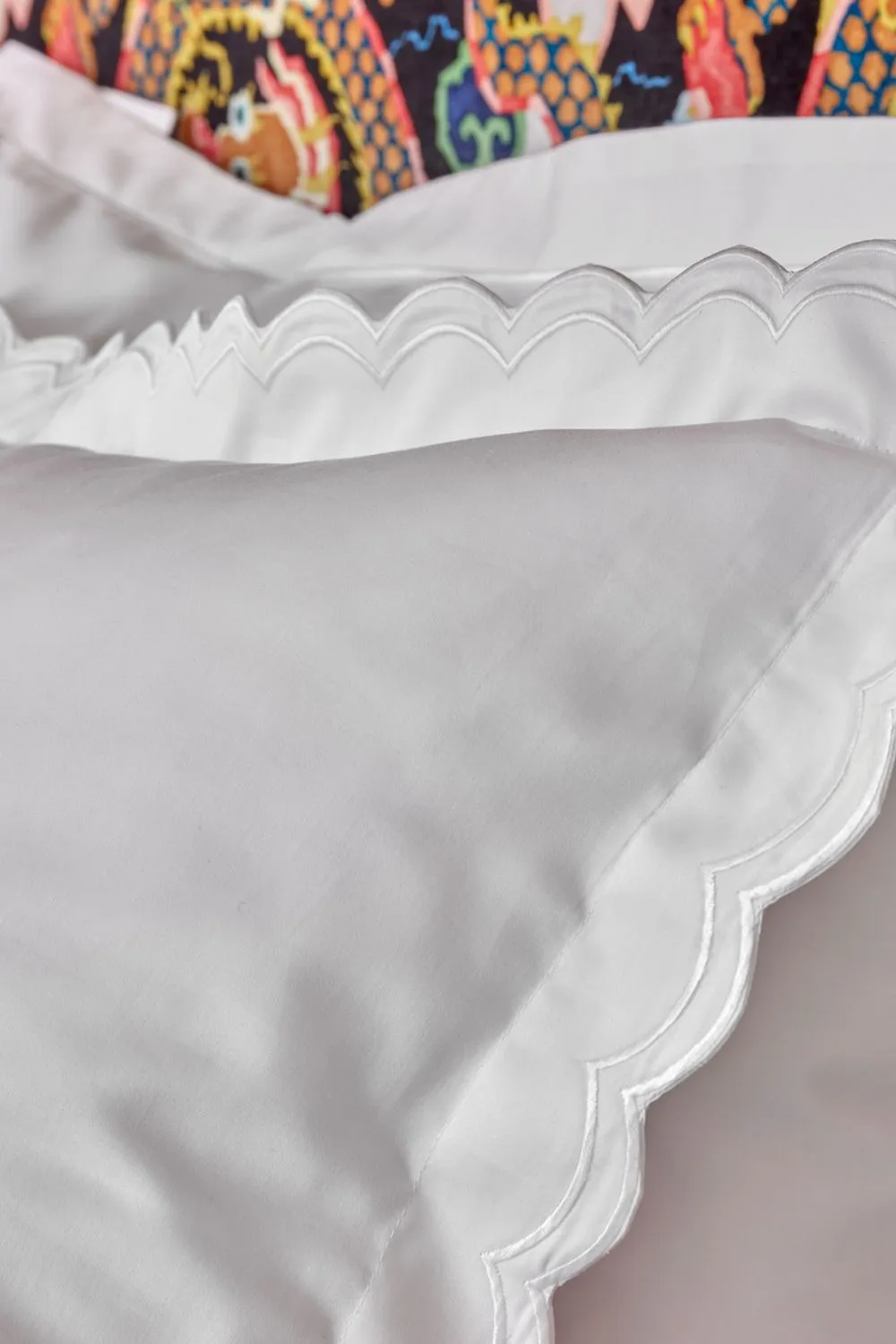 CHRISTY Scallop Edge Cotton Sateen Oxford Pillowcases in White 2
