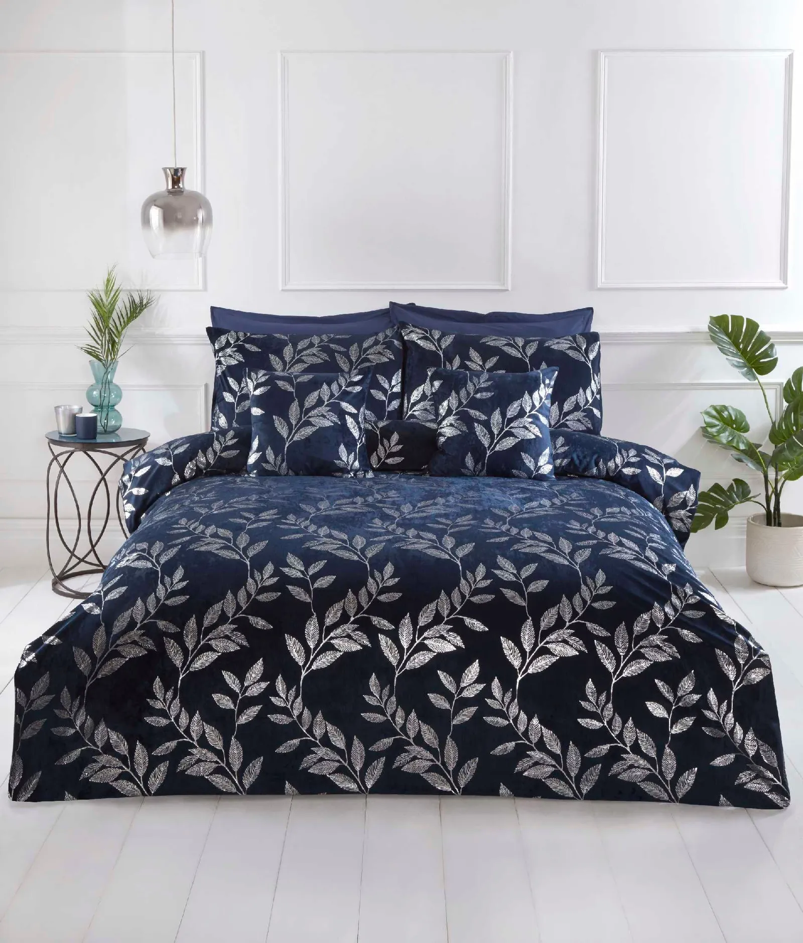 Rapport Home Como Floral Navy Polyester Filled Cushion (43x43 cm)