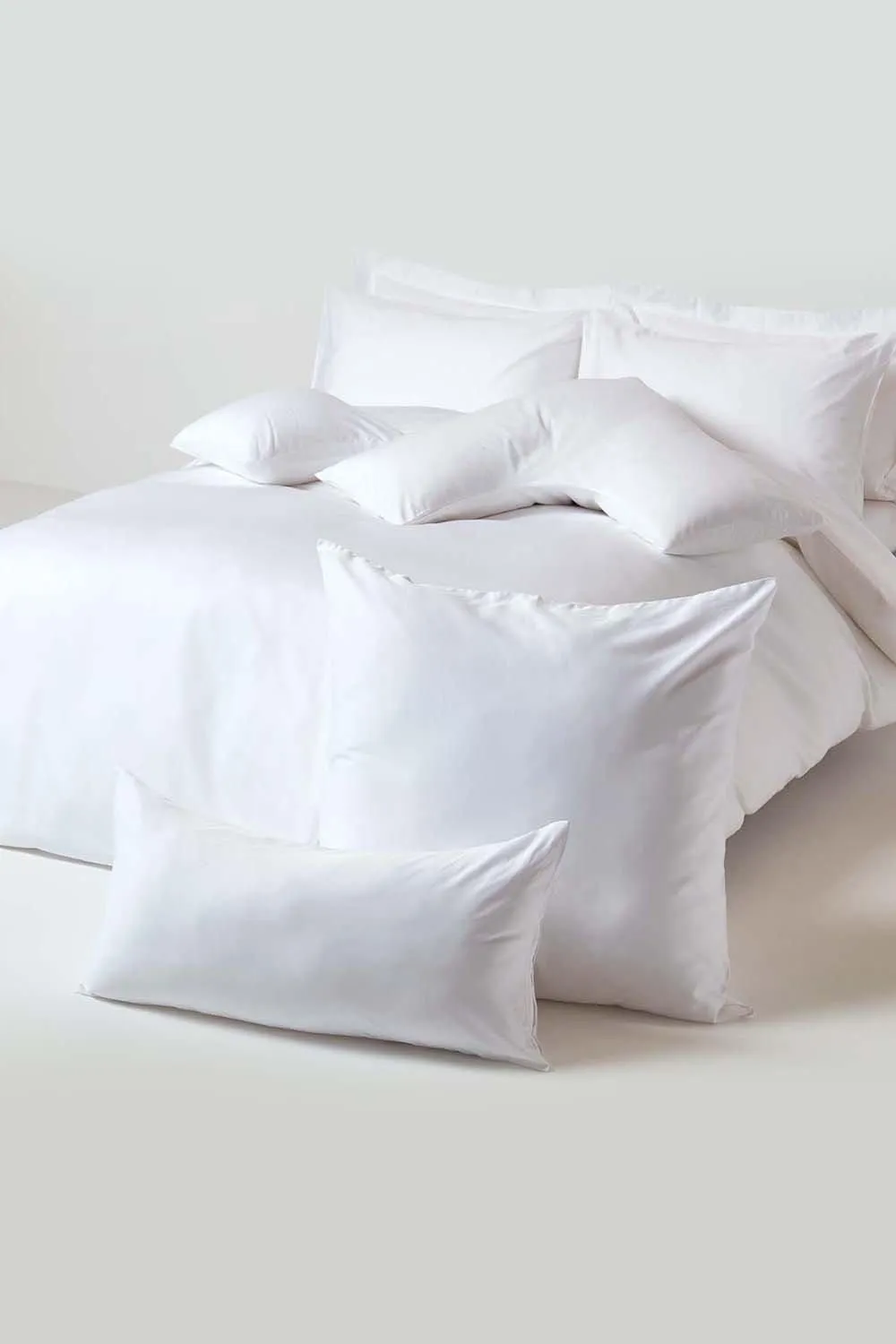 Homescapes V Shaped Pillowcase Sateen Cotton 400 Thread Count in White 5