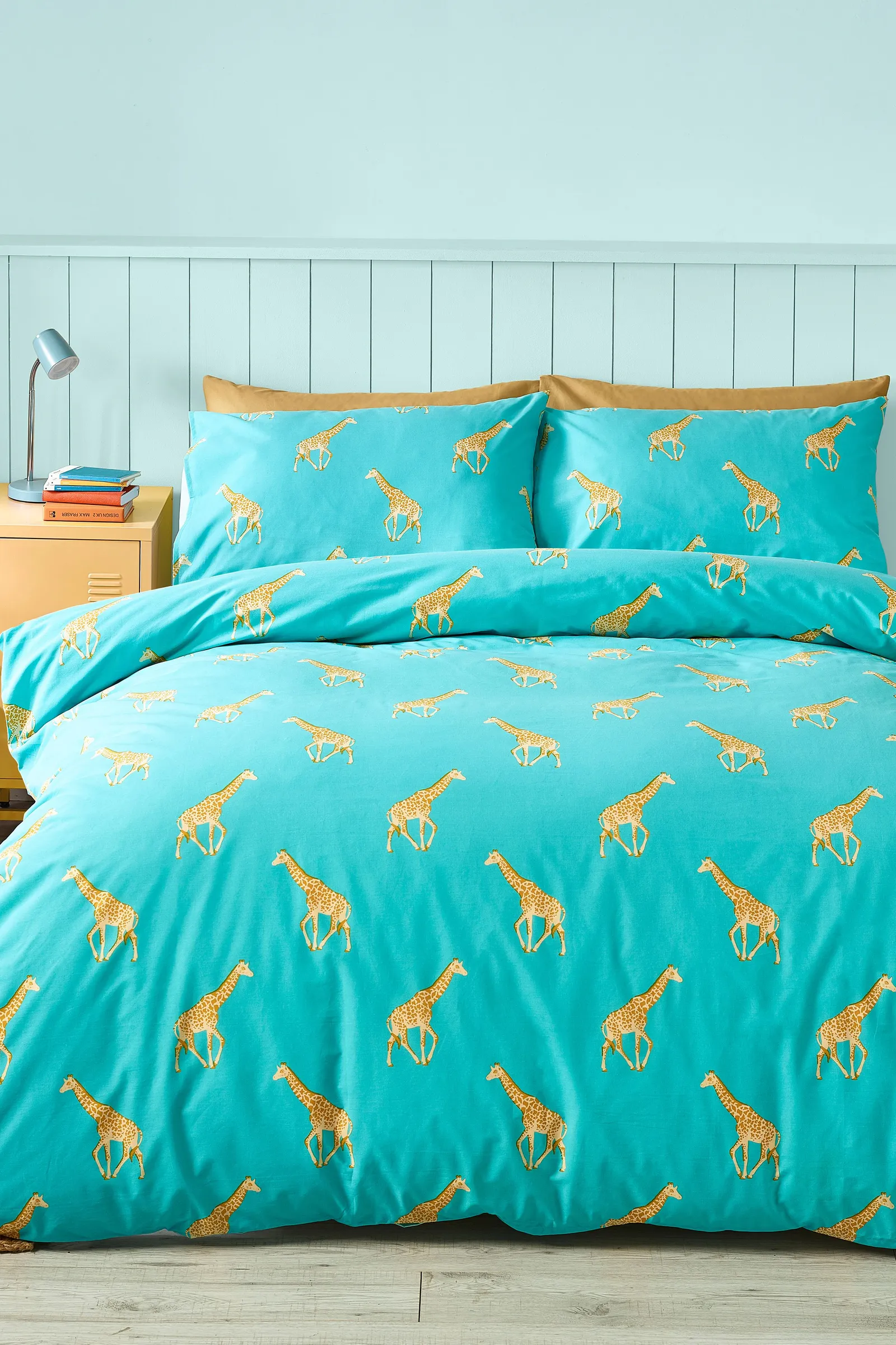 Catherine Lansfield 'Havin A Giraffe' Reversible Duvet Cover Set in Aqua 2