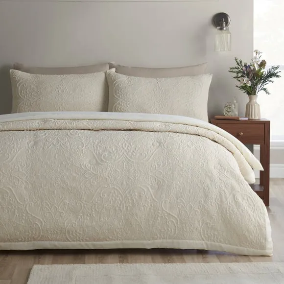 Catherine Lansfield Amelia Jacquard Bedspread