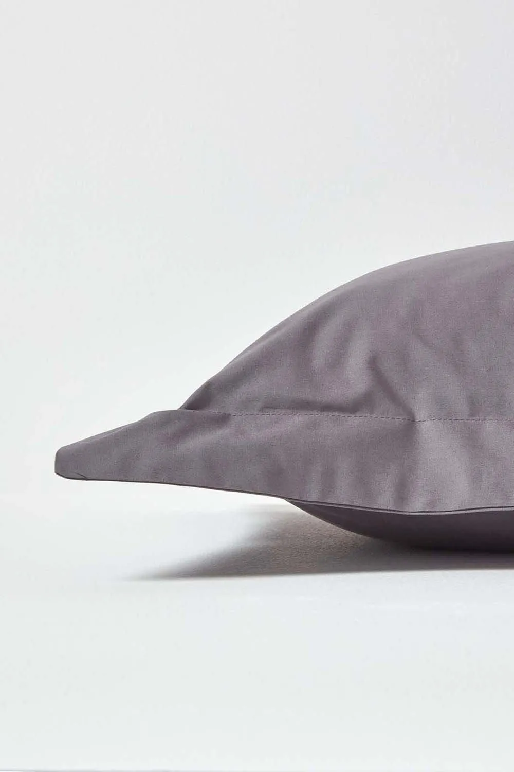 Homescapes Egyptian Cotton Oxford Pillowcase 200 TC, Standard Size in Dark Grey 2