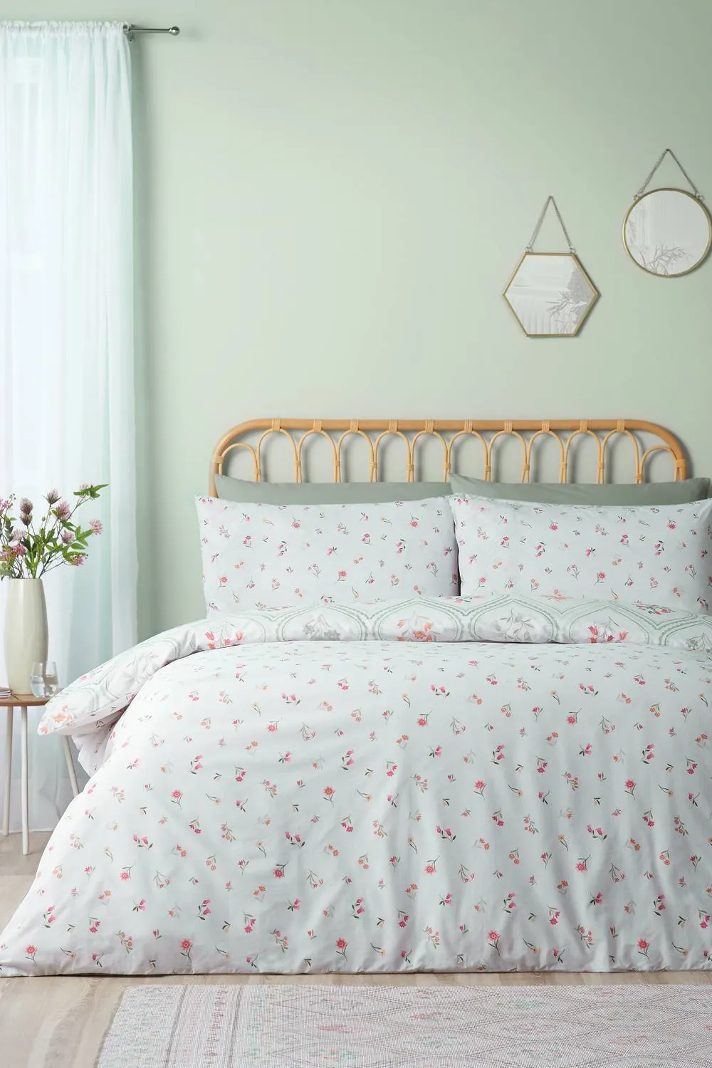 Catherine Lansfield 'Cameo Floral' Reversible Duvet Cover Set in Light Green 2