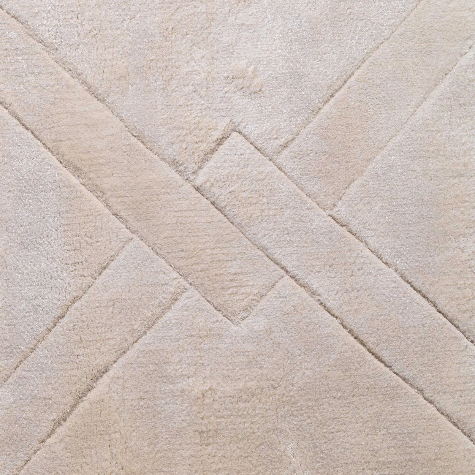 Eichholtz La Belle Carpet Silver Sand 300X400Cm Rug, Square Viscose | Barker & Stonehouse 4
