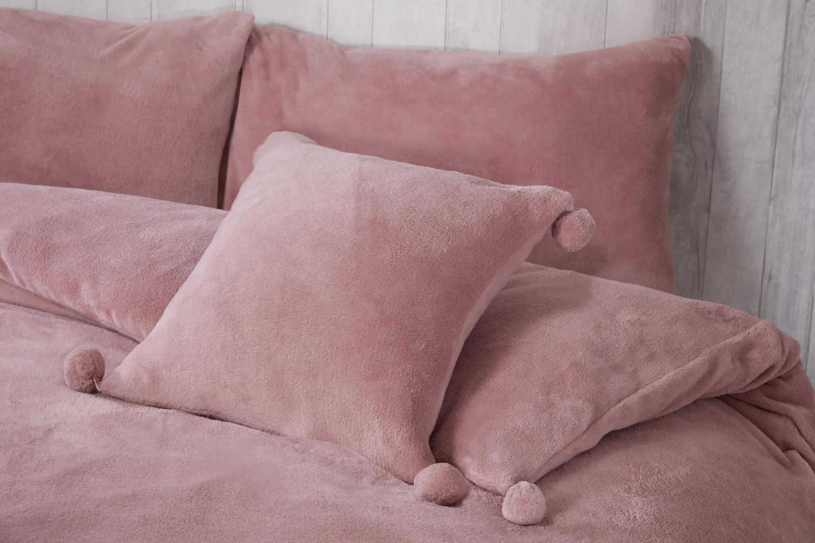 Rapport Home Pom Pom Fleece Cushion Cover (43x43 cm) in Baby Pink