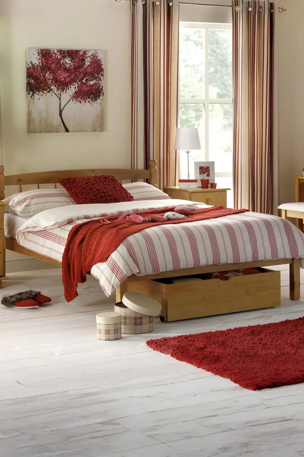 Julian Bowen Pickwick Spindle Bed in Natural 1