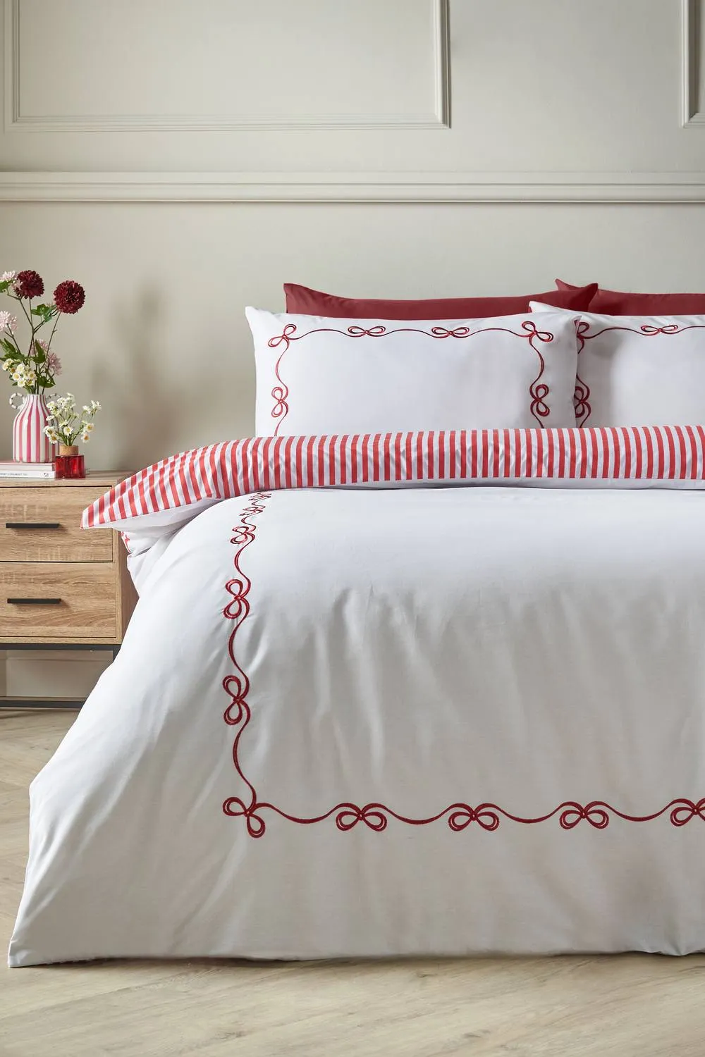 Catherine Lansfield Bow Embroidery Duvet Cover Set in White 1