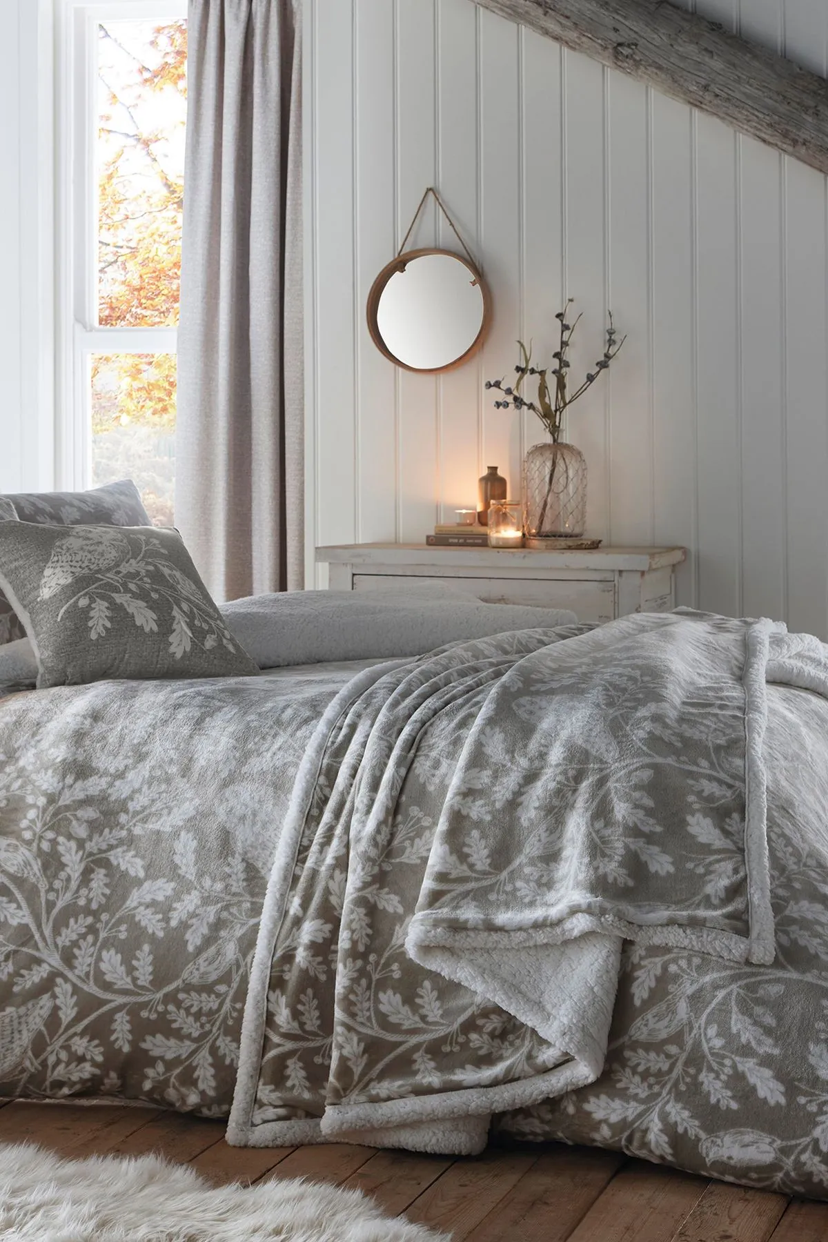 Dreams & Drapes 'Woodland Owls' Fleece & Sherpa Bedspread in Natural 2