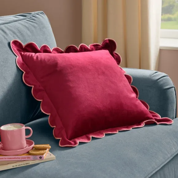 Furn. Lil Scallop Square Cushion 1