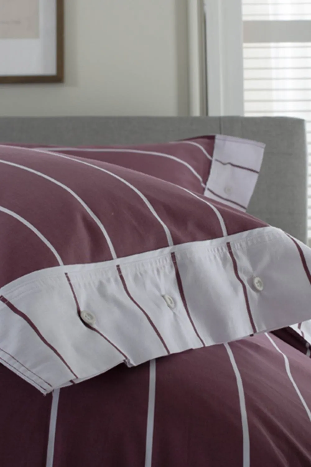 The Lyndon Company Next Level 100% Duvet Cover Set with Cuff Detailing in Burgundy 3