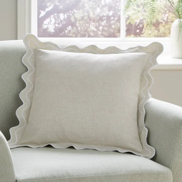 Scalloped Edge Square Cushion 1