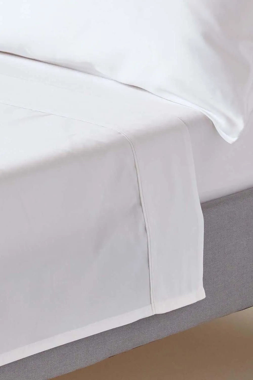 Homescapes Sateen Cotton Flat Sheet 400 TC in White 1