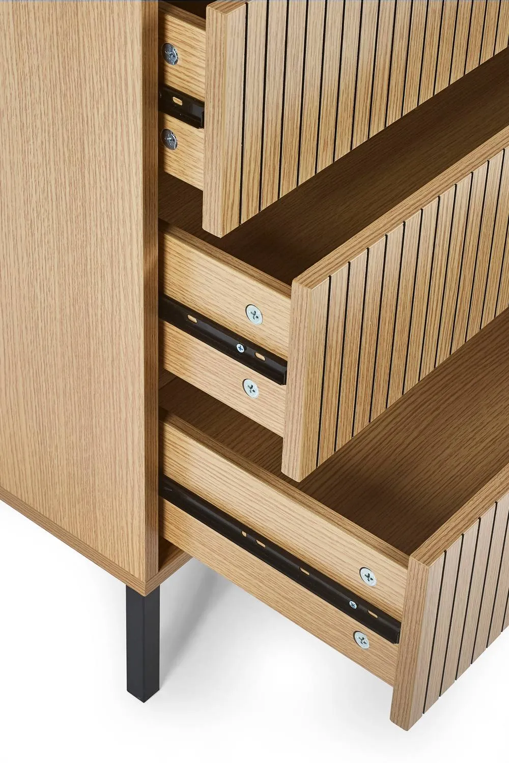 Julian Bowen Sia Fluted 5 Drawer Chest in Light Oak 6