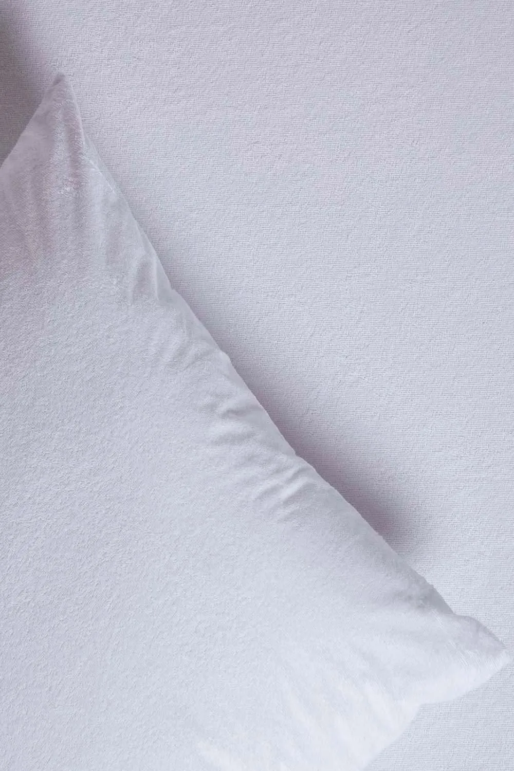 Homescapes Terry Towelling Waterproof Pillow Protectors 60 x 60 cm, Pack of 4 in White 6