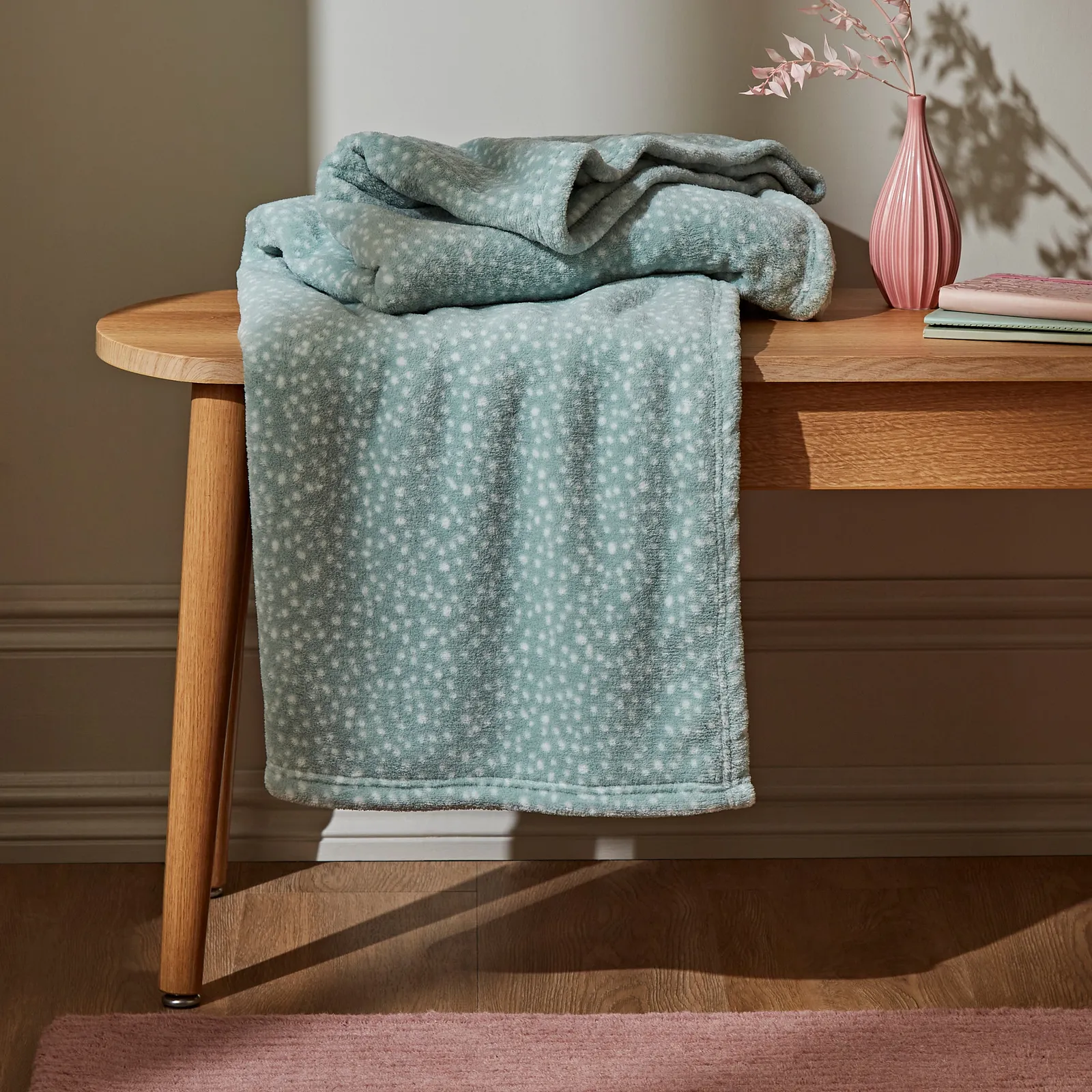 Dotty Seafoam Fleece Throw Blue
