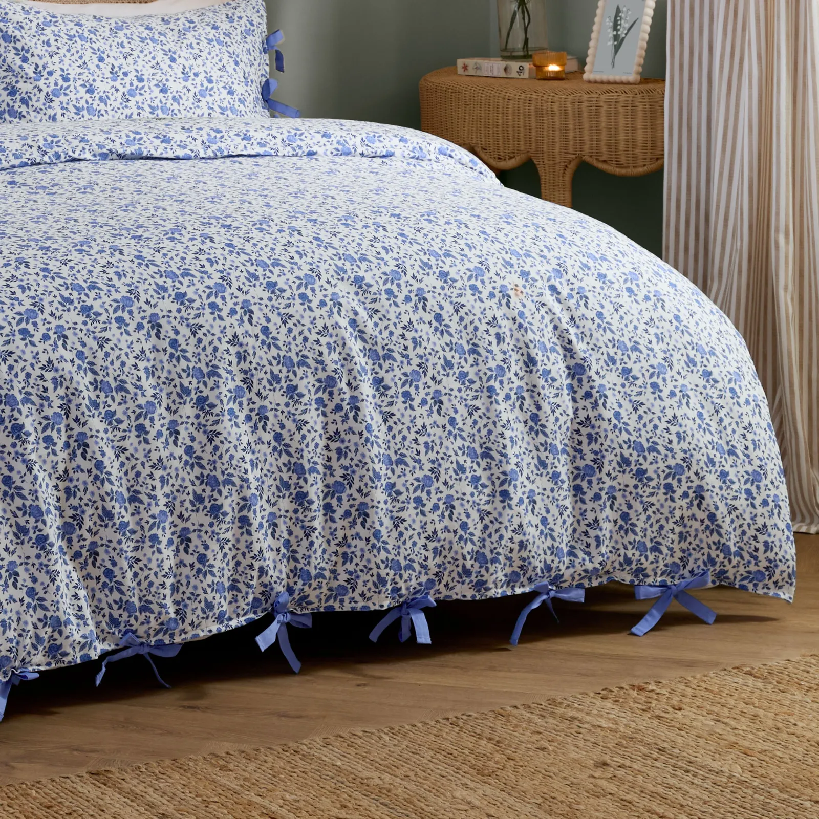 Wylder Hannah Floral 100% Cotton Duvet Cover Set in Blue 3