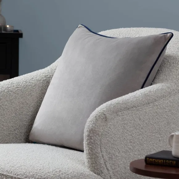 Furn. Square Cushion 1