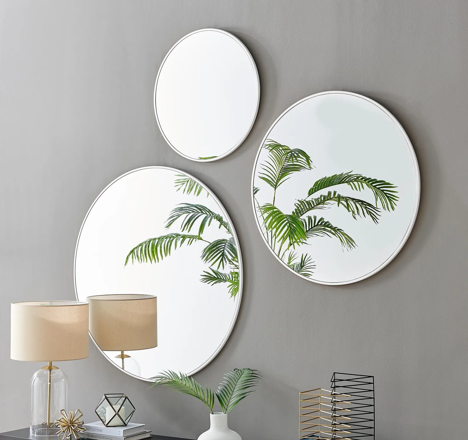 FurnitureboxUK Emma 80cm Medium Art Deco Metal Frame Round Hallway Bedroom Dining & Living Room Wall Mirror in White 6