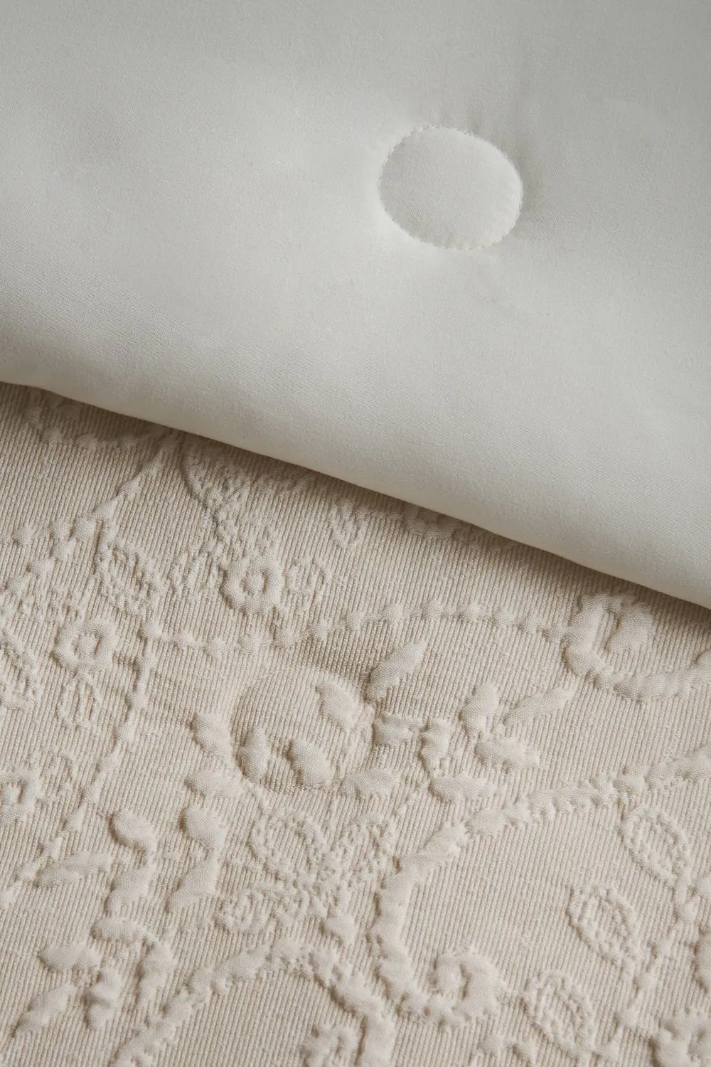 Catherine Lansfield 'Amelia Jacquard' Bedspread in Cream 3