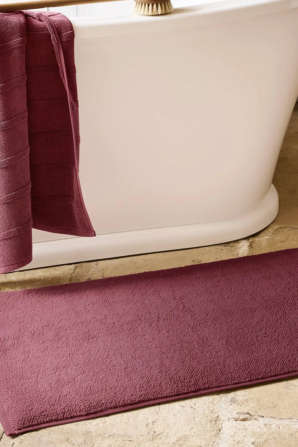 CHRISTY 'Highgate' Turkish Cotton Luxurious Bath Rugs in Maroon 1