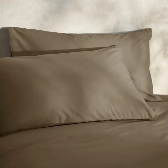 100% Egyptian Cotton 220 Thread Count Standard Pillowcase Pair 1