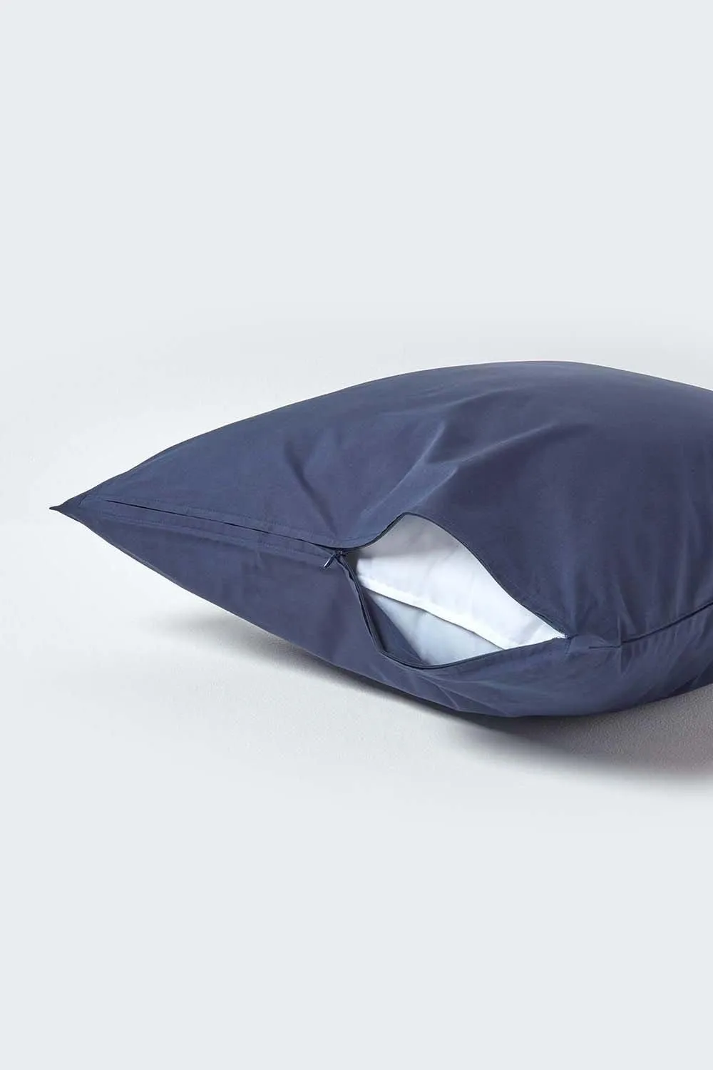 Homescapes Continental Egyptian Cotton Pillowcase 200 TC, 80 x 80 cm in Navy 3