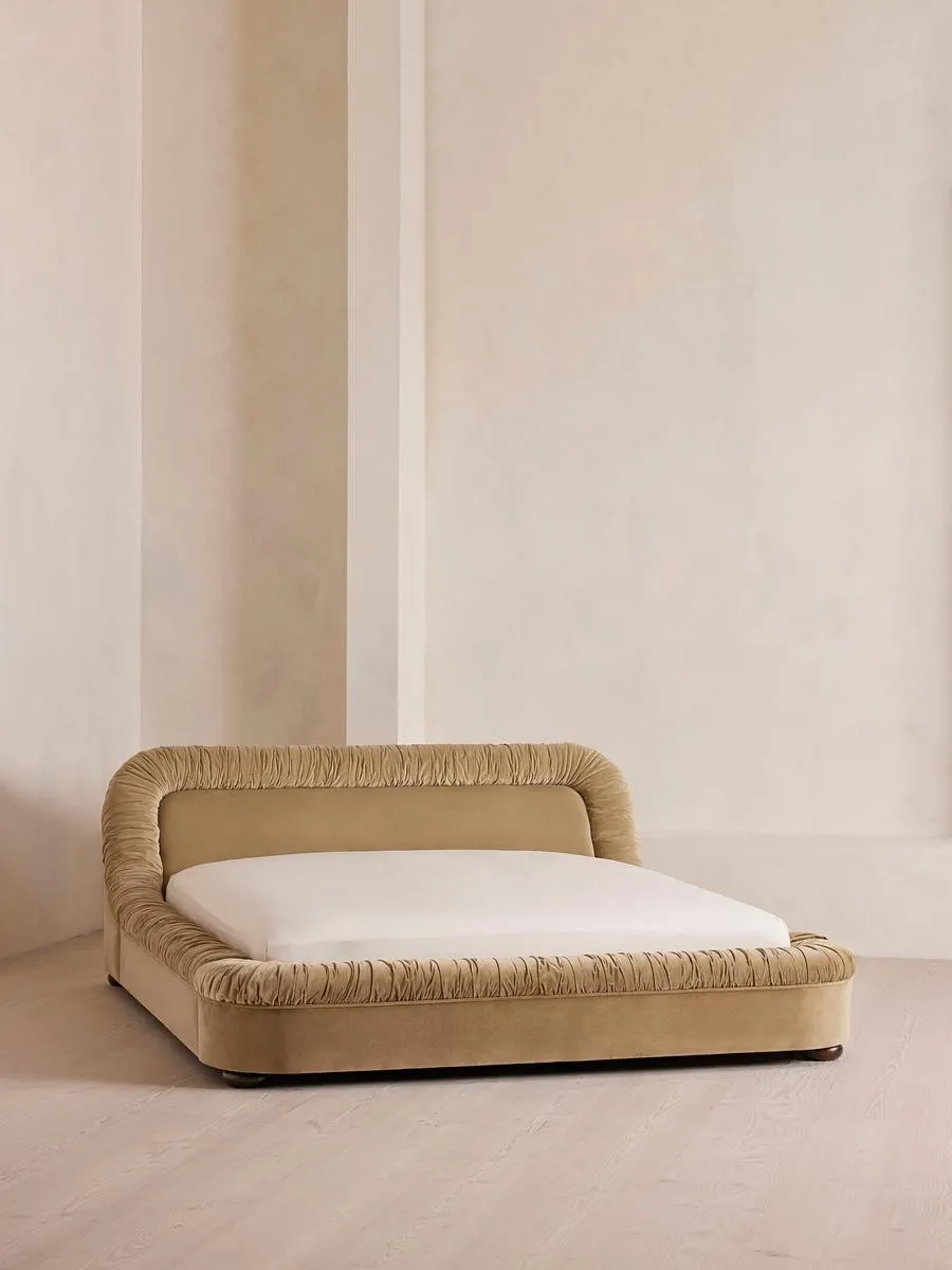 Vara Bed, Emperor, Velvet, Camel