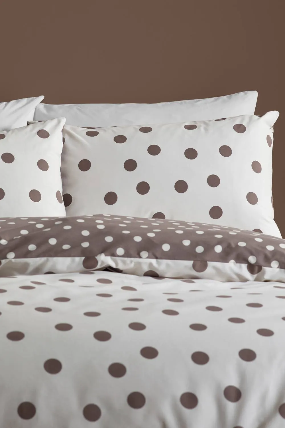 Catherine Lansfield 'Polka Dot' Reversible Duvet Cover Set in Chocolate 3