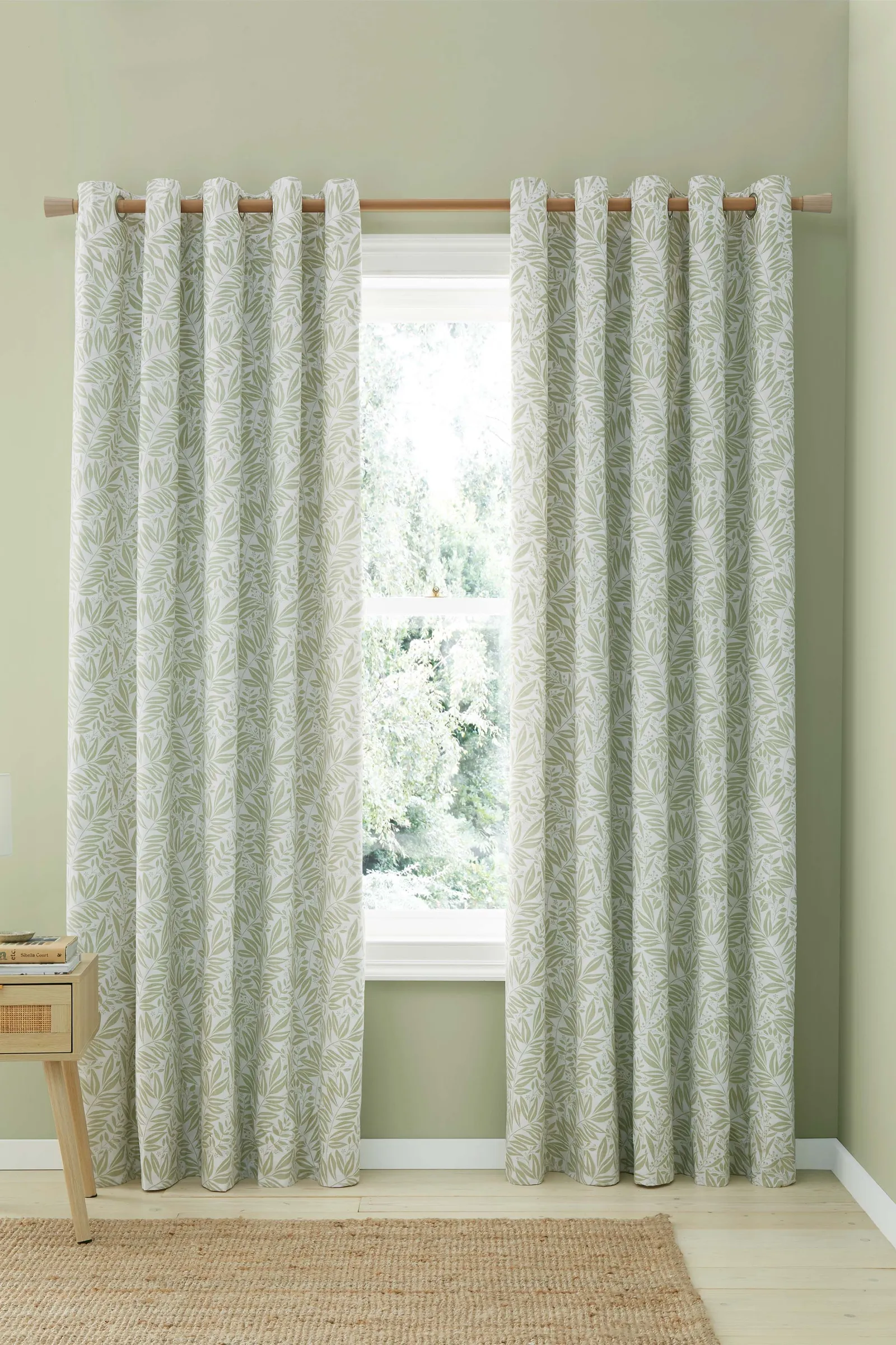 Catherine Lansfield 'Sorrel Leaf' Fully Reversible Eyelet Curtains in Green 2