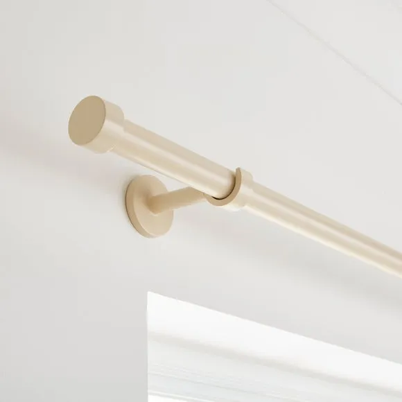 Trinity Fixed Metal Curtain Pole 1