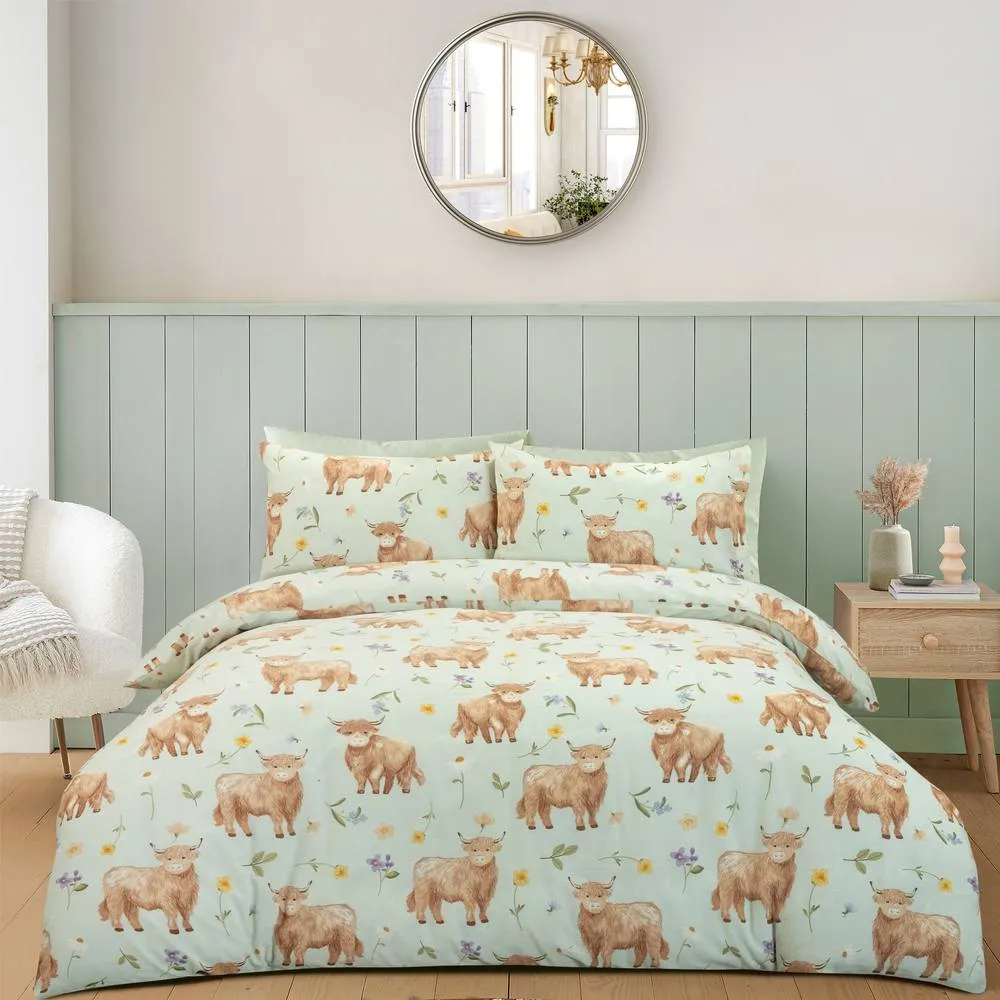 Portfolio Home Daisy Highland Cow Floral Duvet Cover Set With Pillow Case Bedding in Light Green