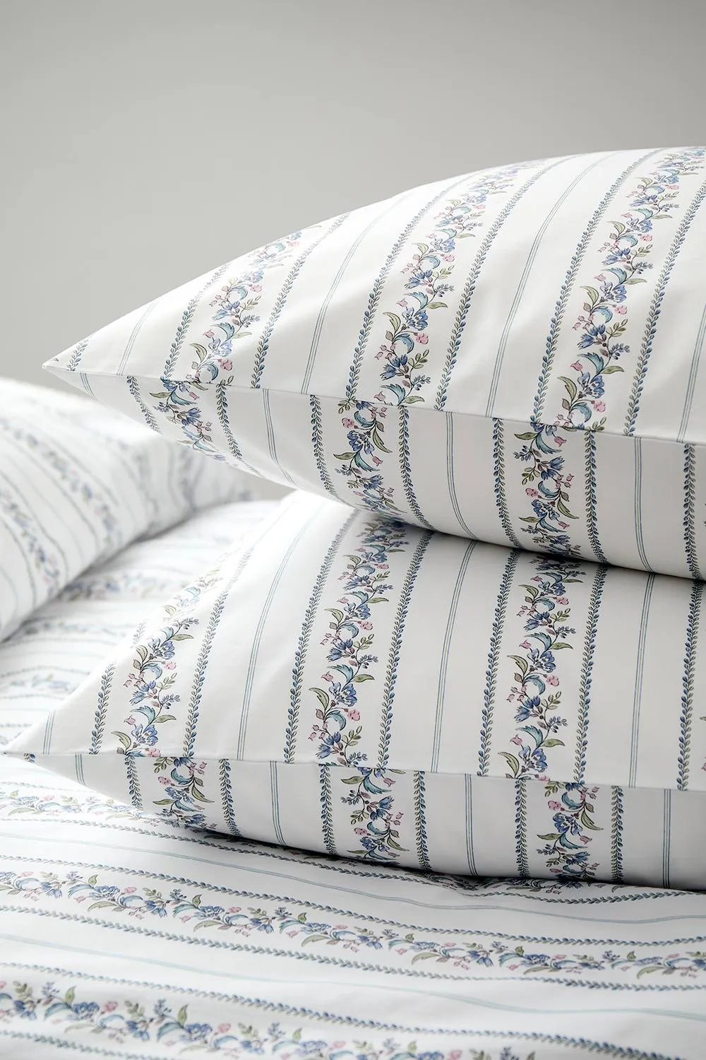 CHRISTY 'Clara' Jacobean Floral Striped Percale Standard Pillowcase Pair in Blue 3