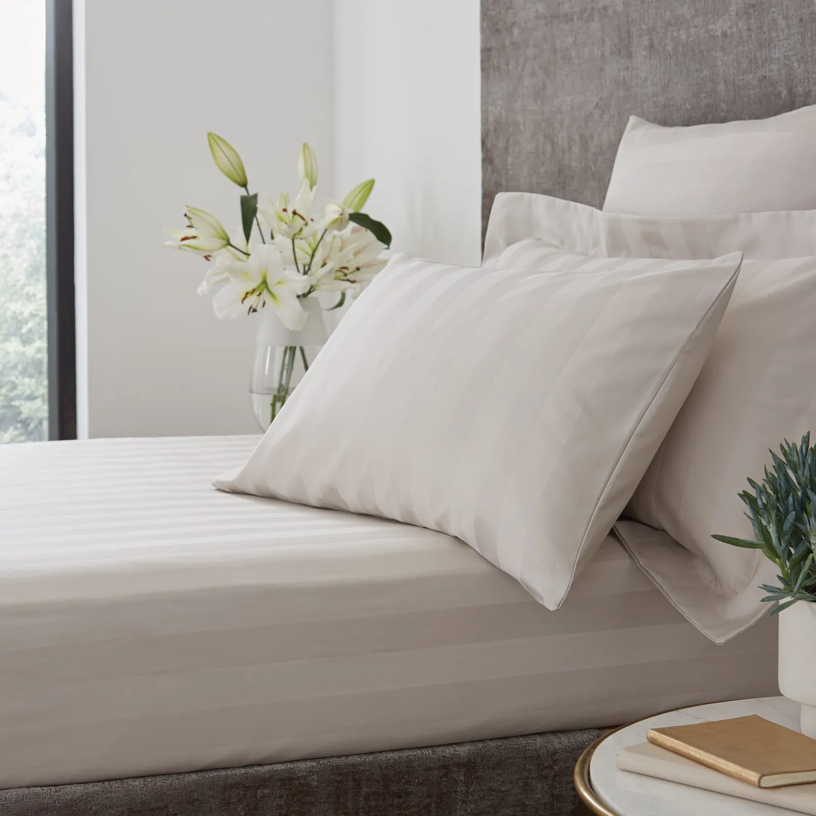 Hotel Stripe 230 Thread Count 100% Cotton Fitted Sheet