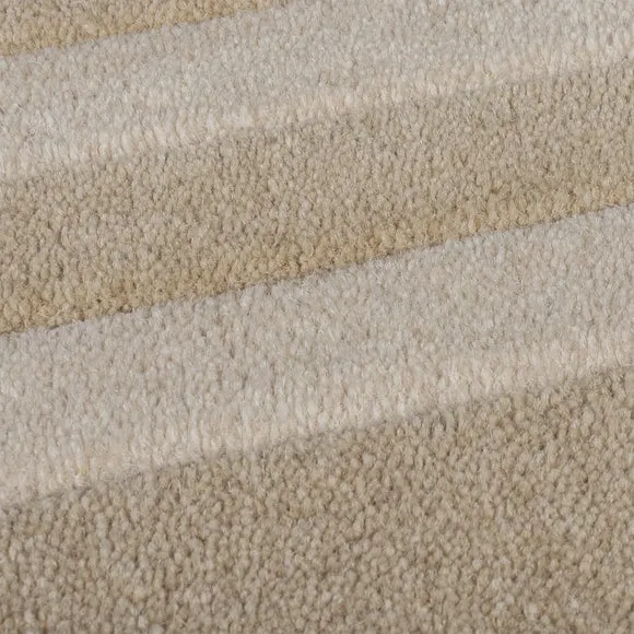 Lois Scallop Border Wool Rug 3