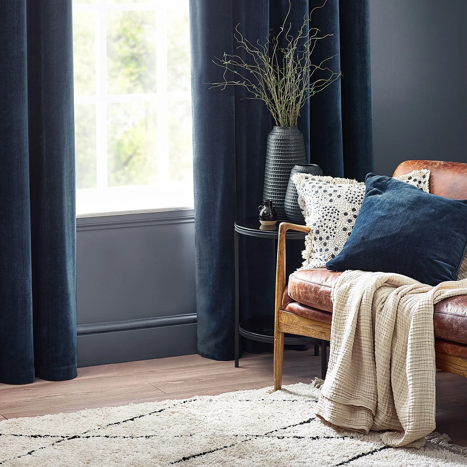 Yard Heavy Chenille Woven Piped Cushion in Navy 5