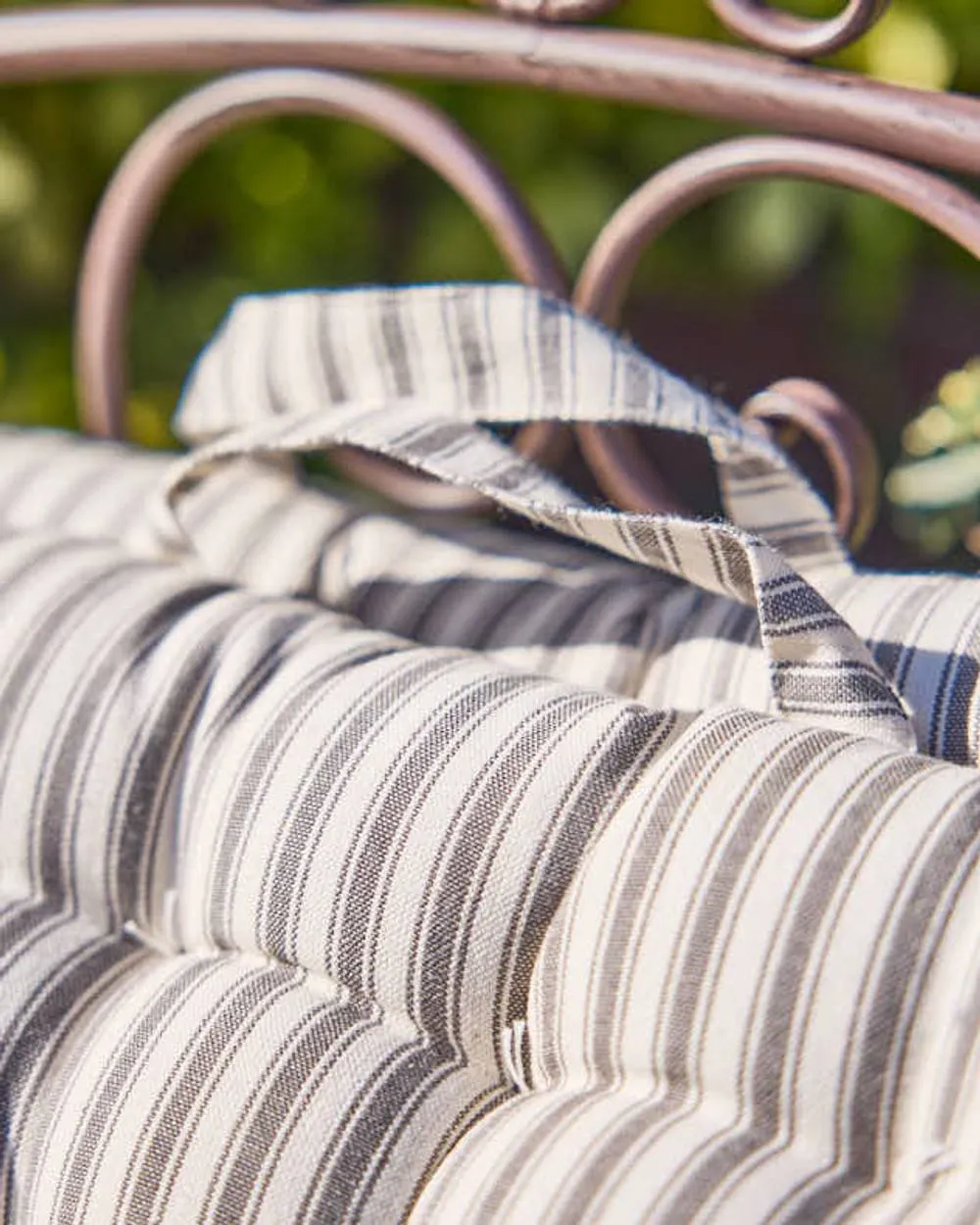 Dibor Traditional Grey Striped Summer Outdoor Garden Bench Cushion L100cm x W45cm 5