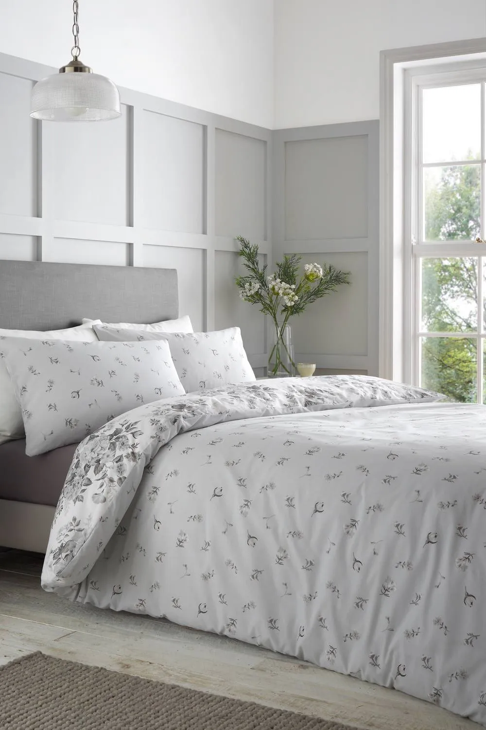 Catherine Lansfield 'Elinda Floral' Reversible Duvet Cover Set in White 2
