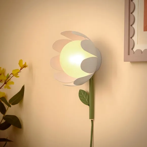 Flower Plug In Wall Light 2