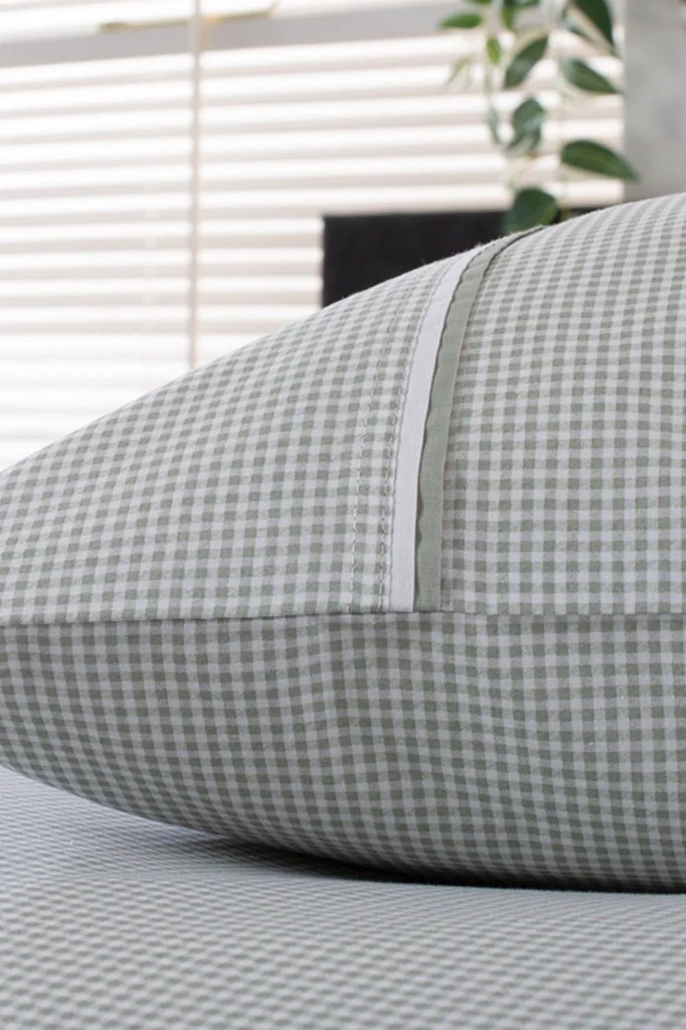 The Lyndon Company Gingham Duvet Cover Set - Soft & Breathable Cotton with Double Piped Edges in Green 3