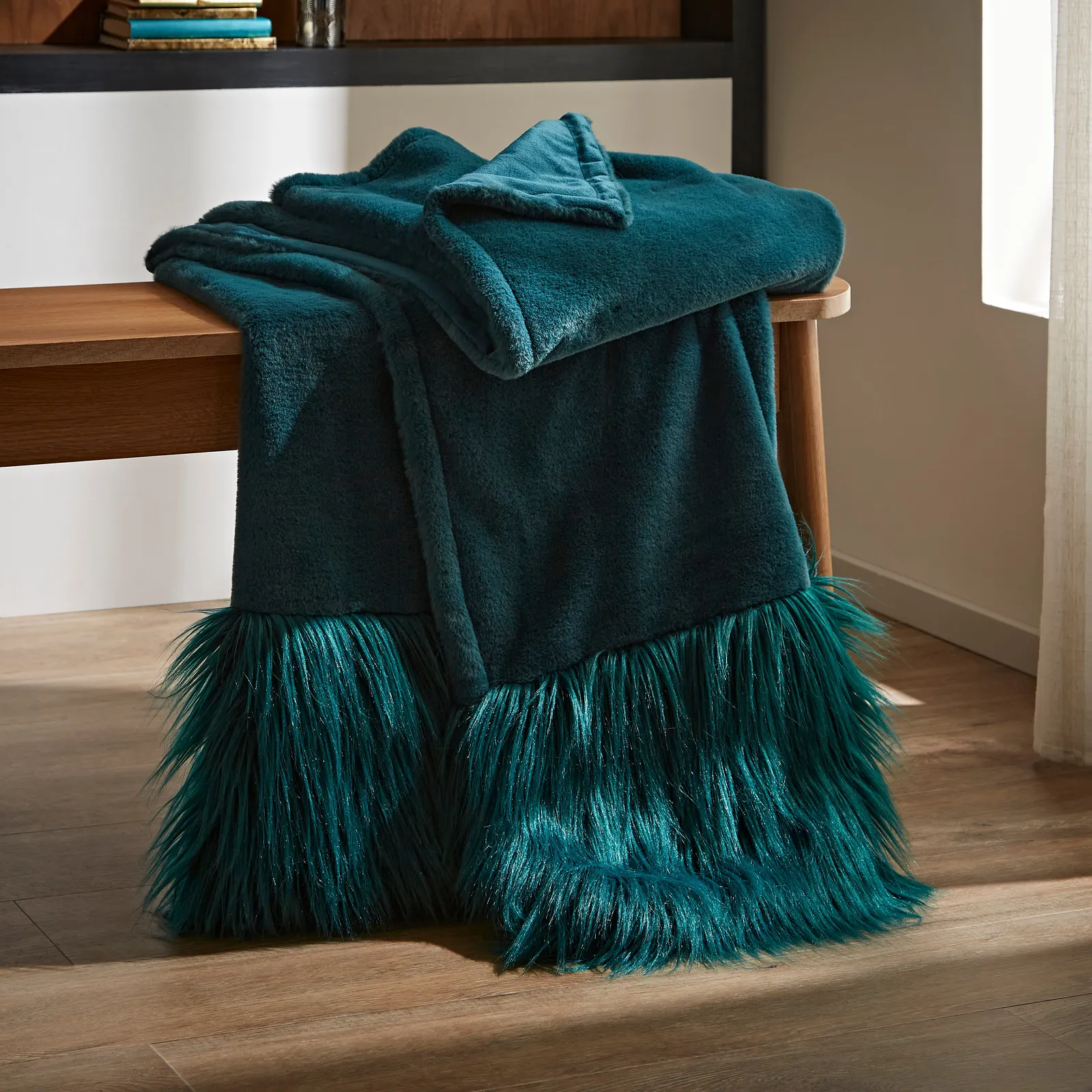 Luxe Faux Fur Border Throw Green