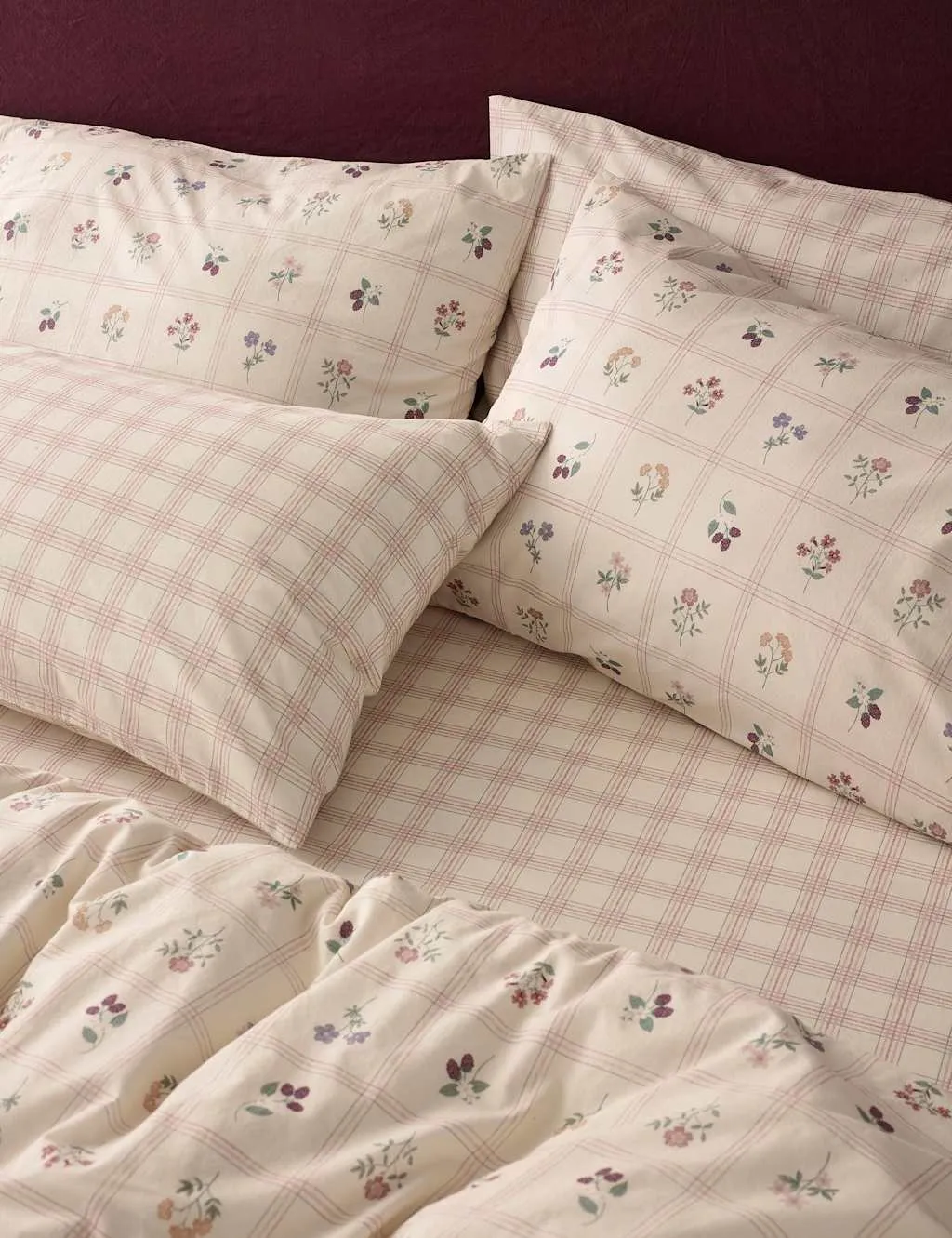 Piglet In Bed 2 Pack Pure Cotton 200 Thread Count Patterned Pillowcase Set Cream