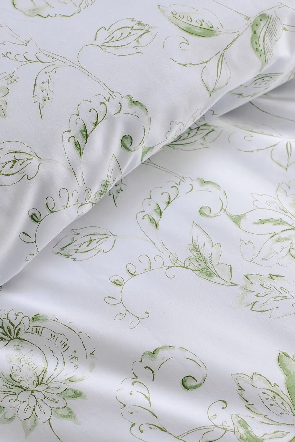 CHRISTY 'Amelia' Floral Cotton Percale Duvet Cover Set in White 3