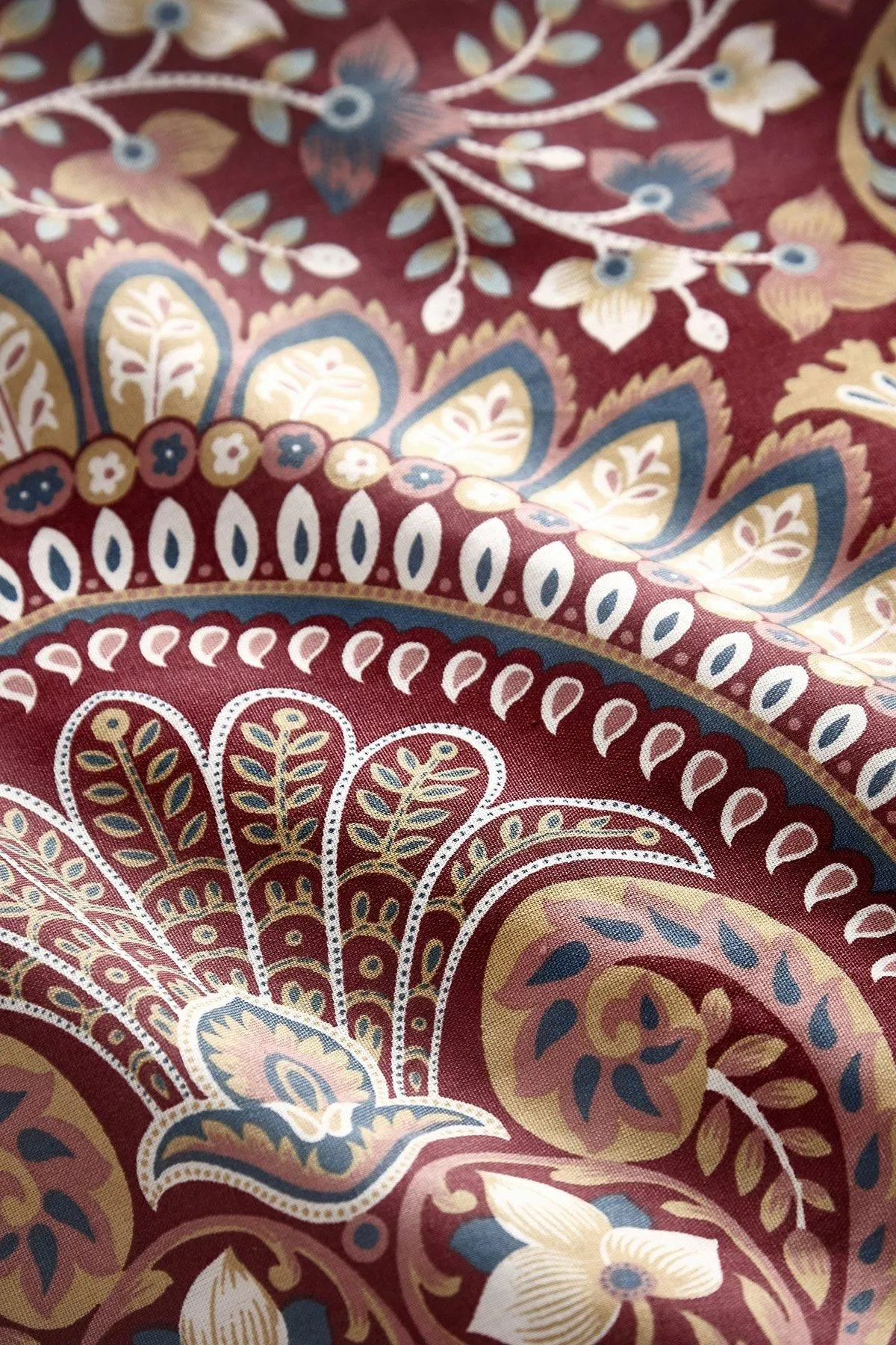 Dreams & Drapes 'Palais' Jacobean Damask Inspired Print Quilted Bedspread 3