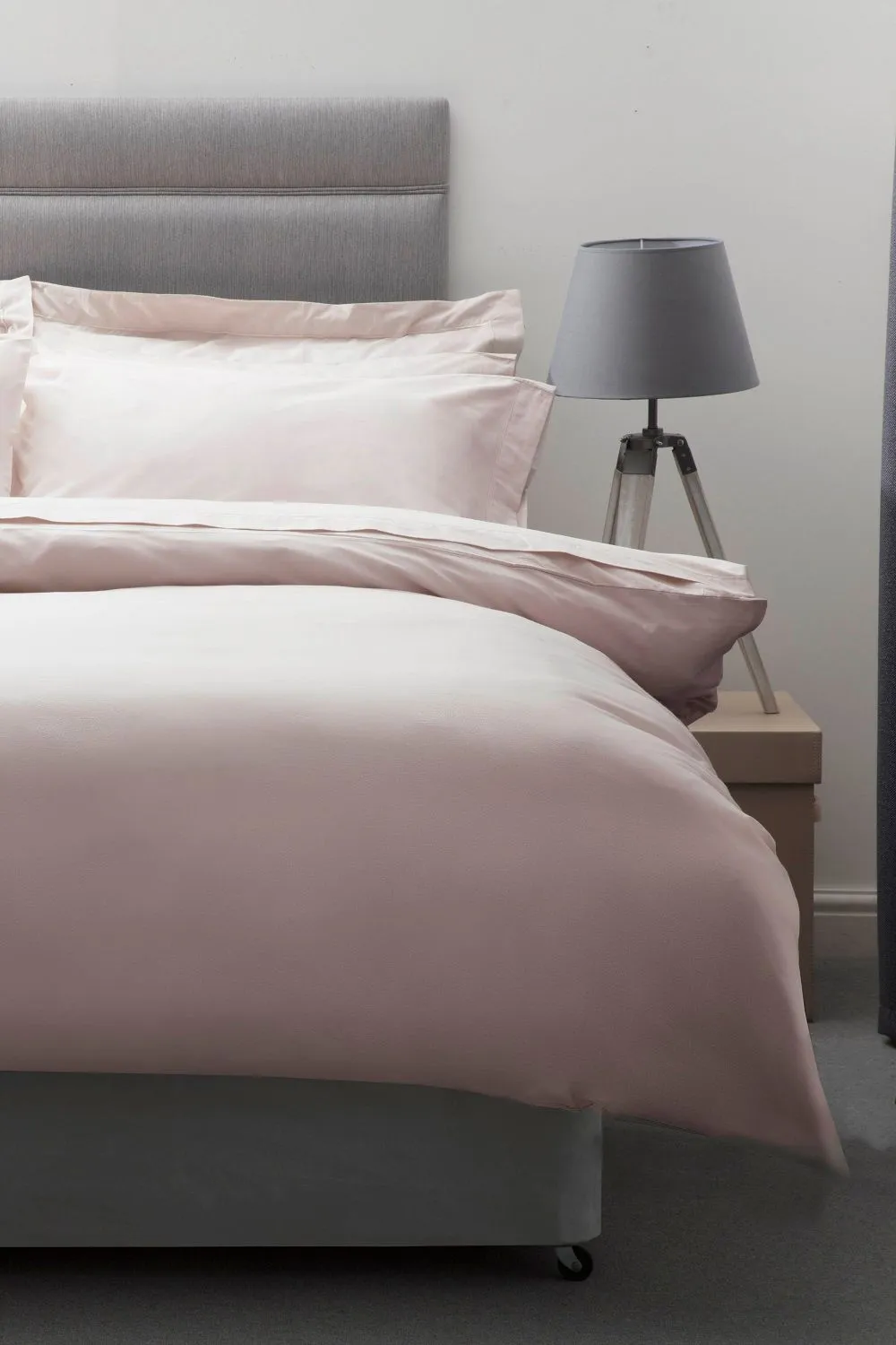 Belledorm Egyptian Cotton 200 Thread Count Duvet Cover in Pale Pink 1