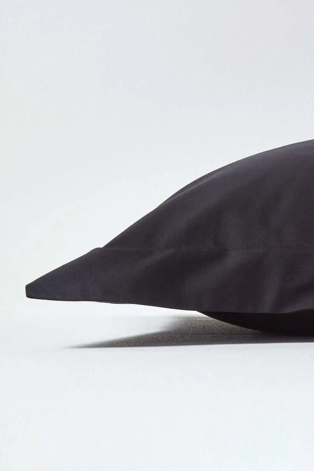 Homescapes Egyptian Cotton Oxford Pillowcase 200 TC, Standard Size in Black 2