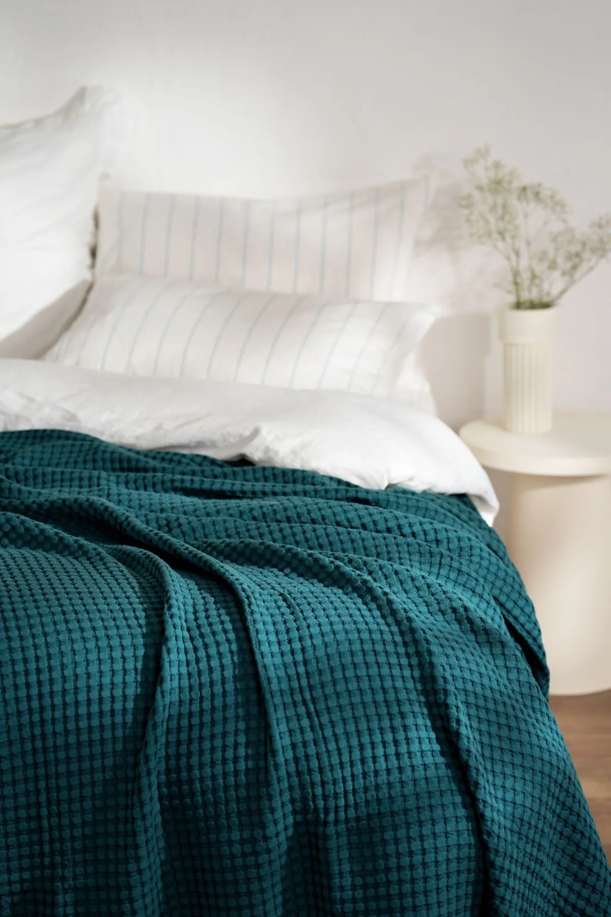 Soak&Sleep Waffle Cotton Bedspread in Teal