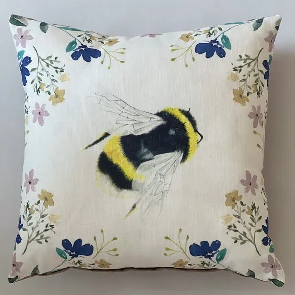 Daro Floral Bee Square Cushion 2