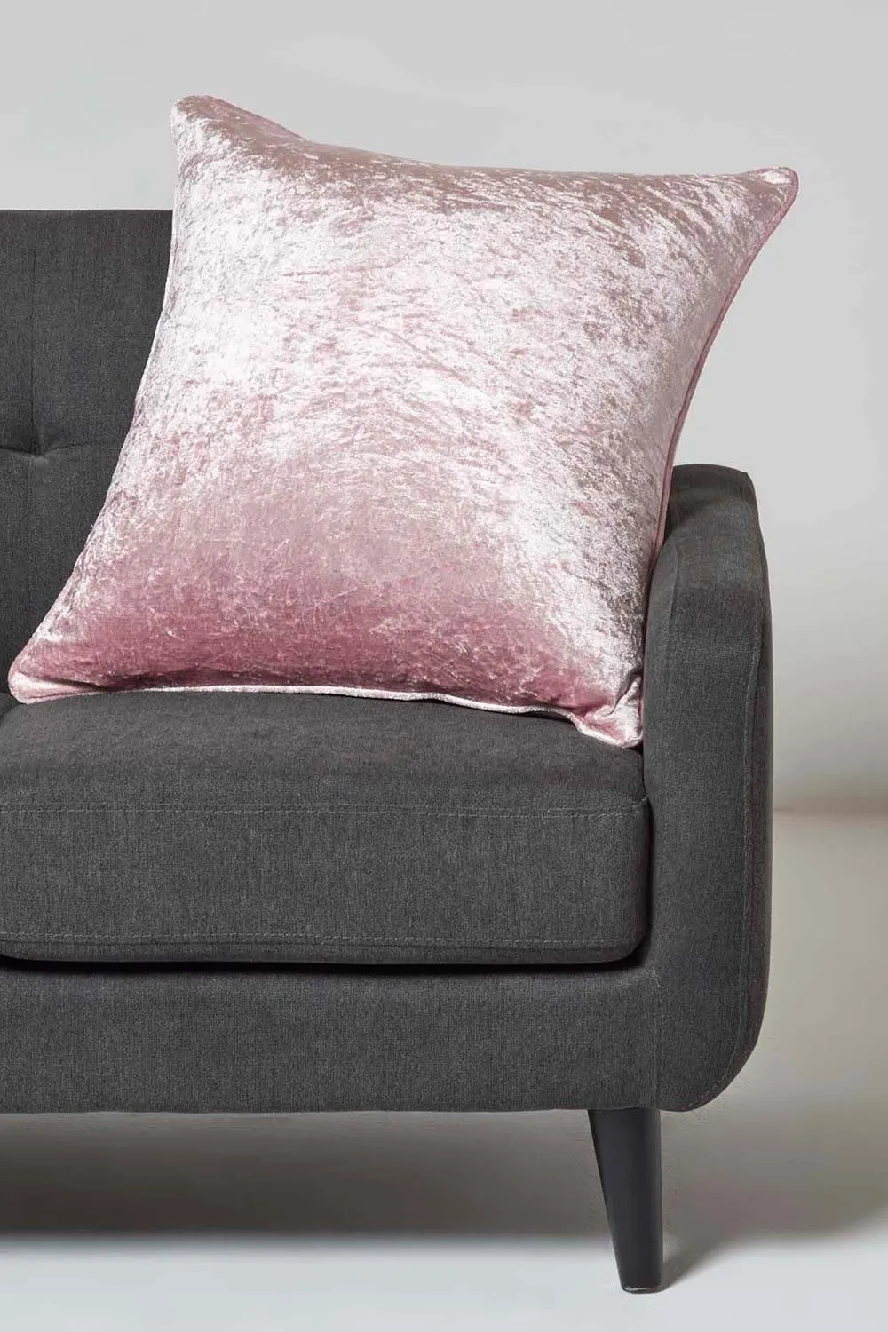 Homescapes Luxury Crushed Velvet Cushion Cover in Pink 2